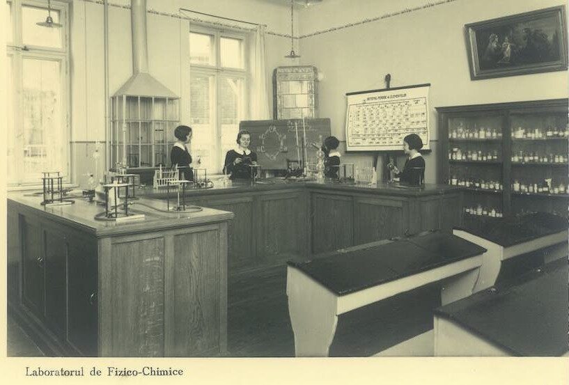 Physics-chemistry laboratory
